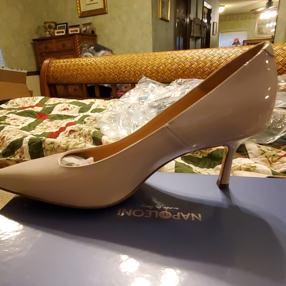 SHOES - Picture 7 of 7